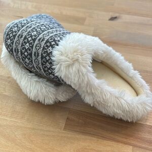 Isotoner slippers new size 8.5/9